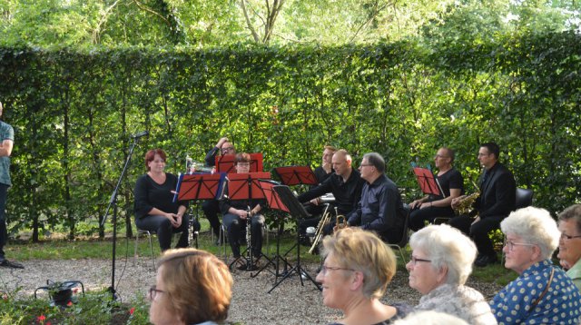 Efkes stille staon bie (vrijdag 21 juni 2019)